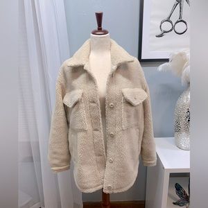 American Eagle cream sherpa oversized shacket with front pockets size small